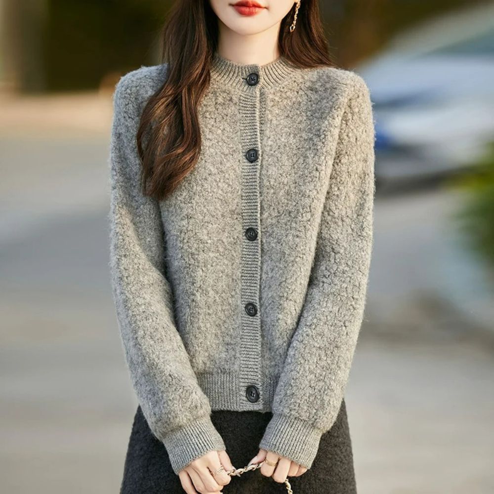 Cardigan da donna in lana con girocollo, perfetto per le giornate d’autunno e inverno.